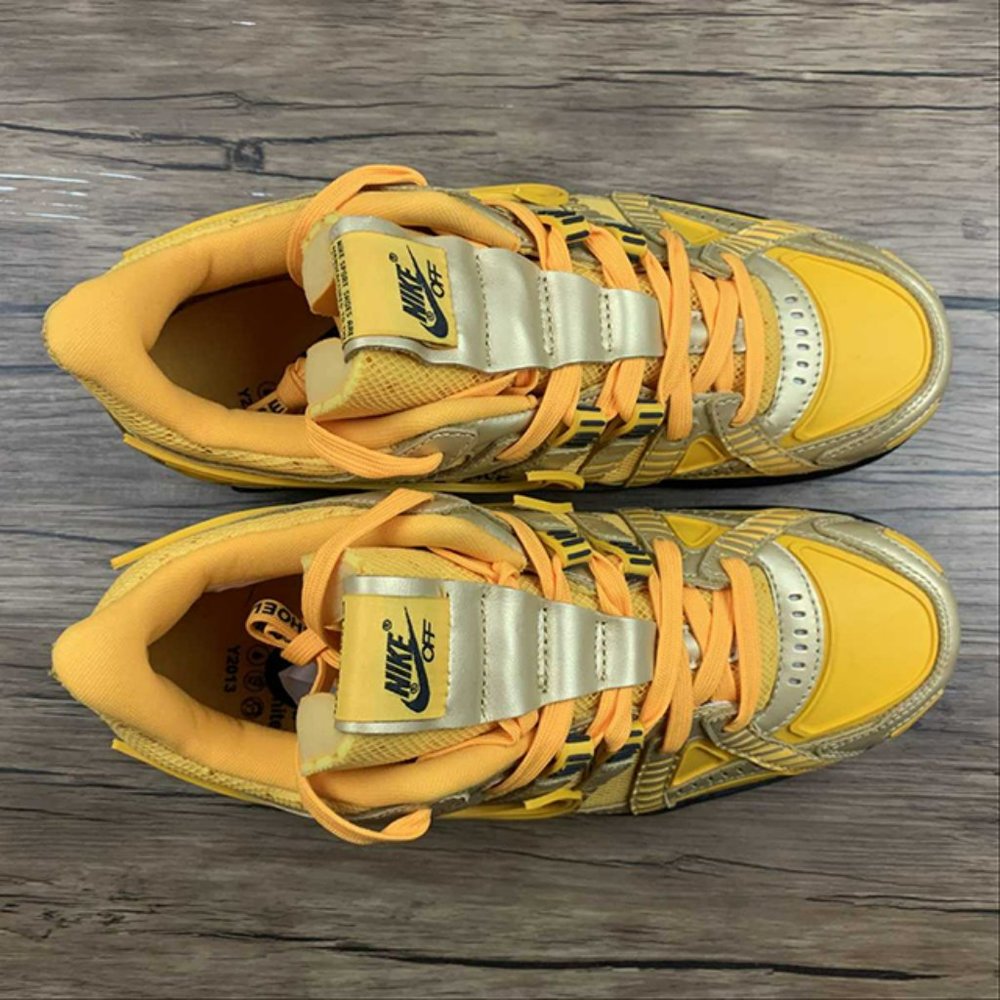 Off-White x Nike Air Rubber Dunk University Gold Sneakers - Picture 8 of 15